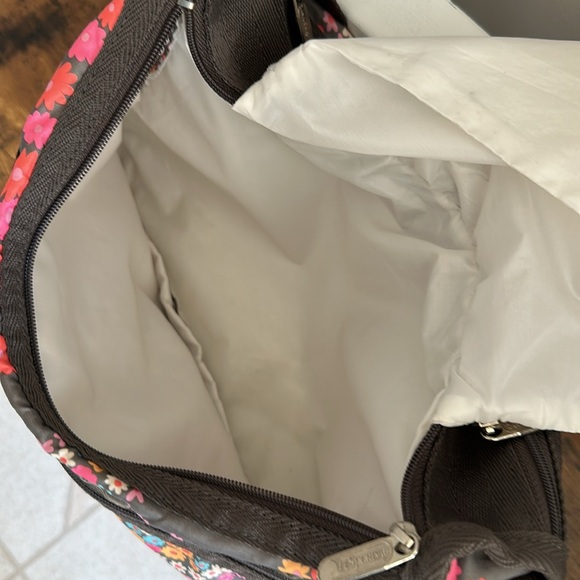 LeSportsac Deluxe Everyday Bag - Picture 10 of 11